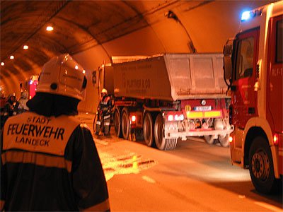 LKW-Motor-Brand im Strenger-Tunnel