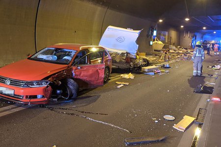 Verkehrsunfall im Landecker Tunnel